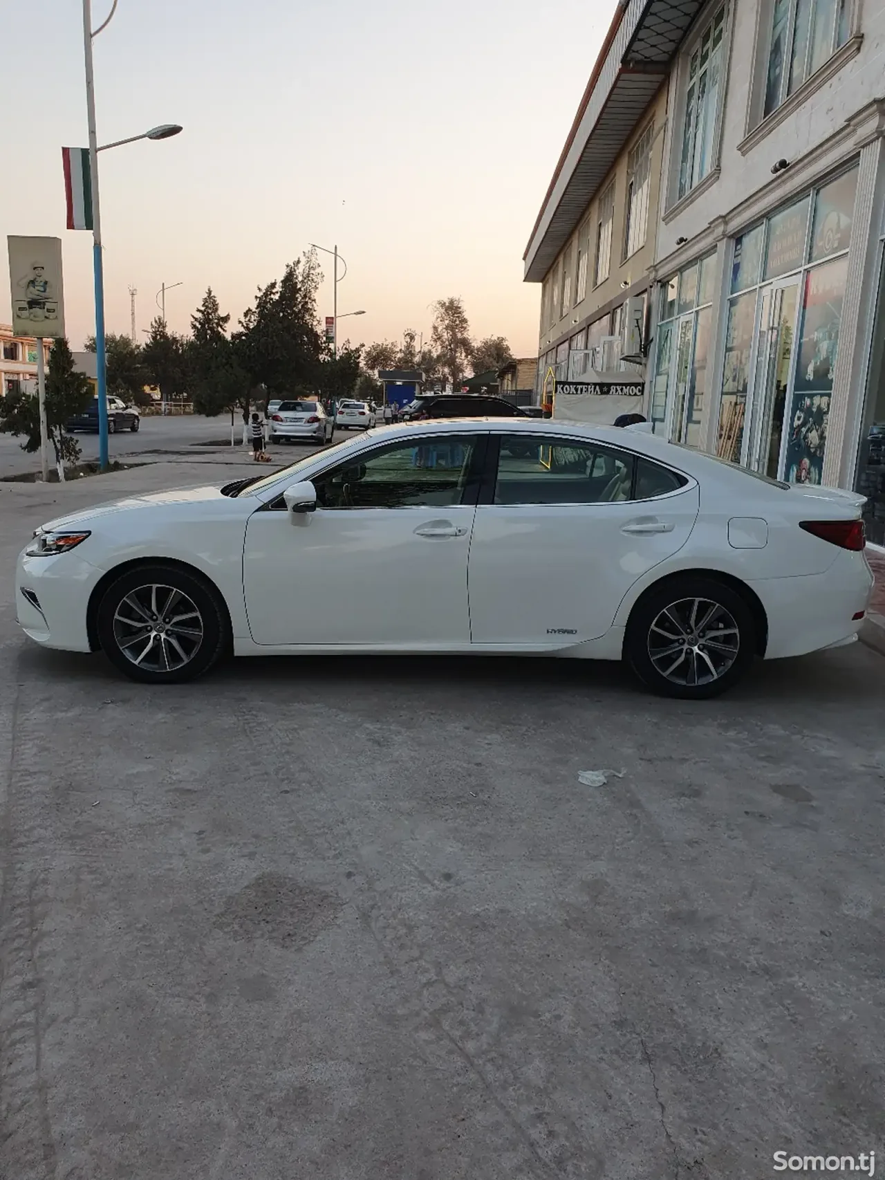 Lexus ES series 2016 · 2.5 AT
