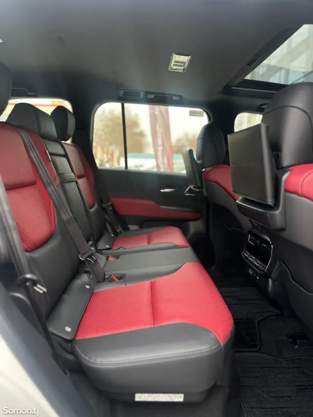 Toyota Land Cruiser 2025 · 3.5 AT