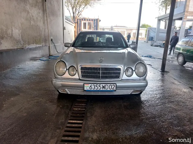 Mercedes-Benz E class 1995 · 2.0 AT