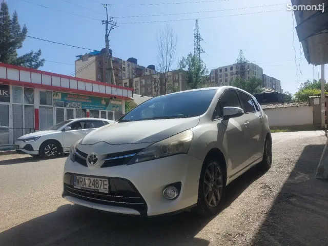 Toyota Corolla Verso 2014 · 2.0 MT