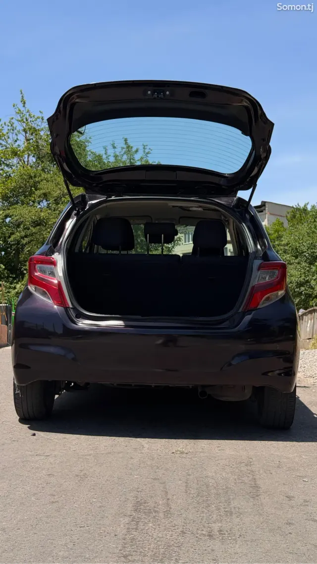 Toyota Vitz 2014 · AT