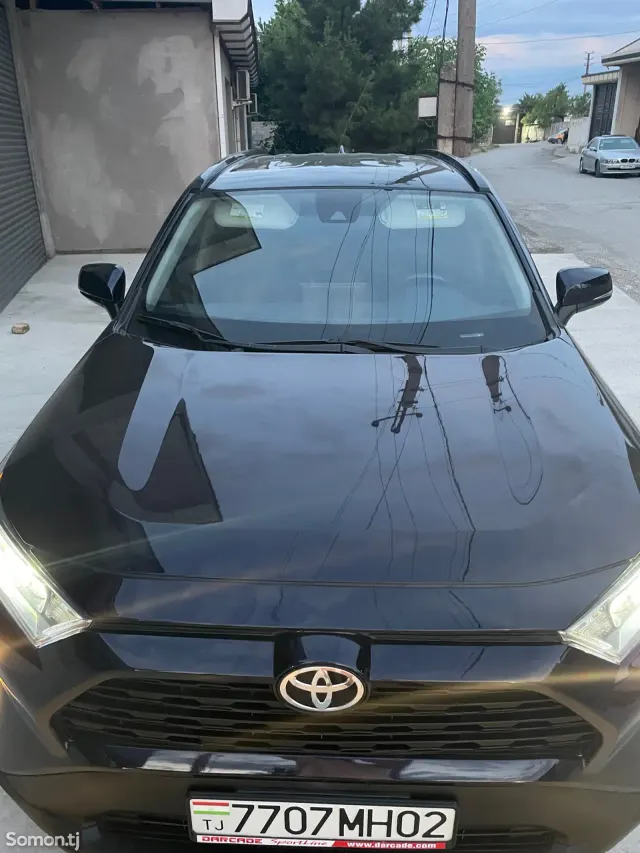 Toyota RAV 4 2022 · 2.5 AT
