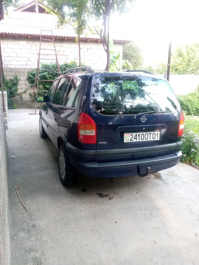 Opel Zafira 2000 · 1.6 MT