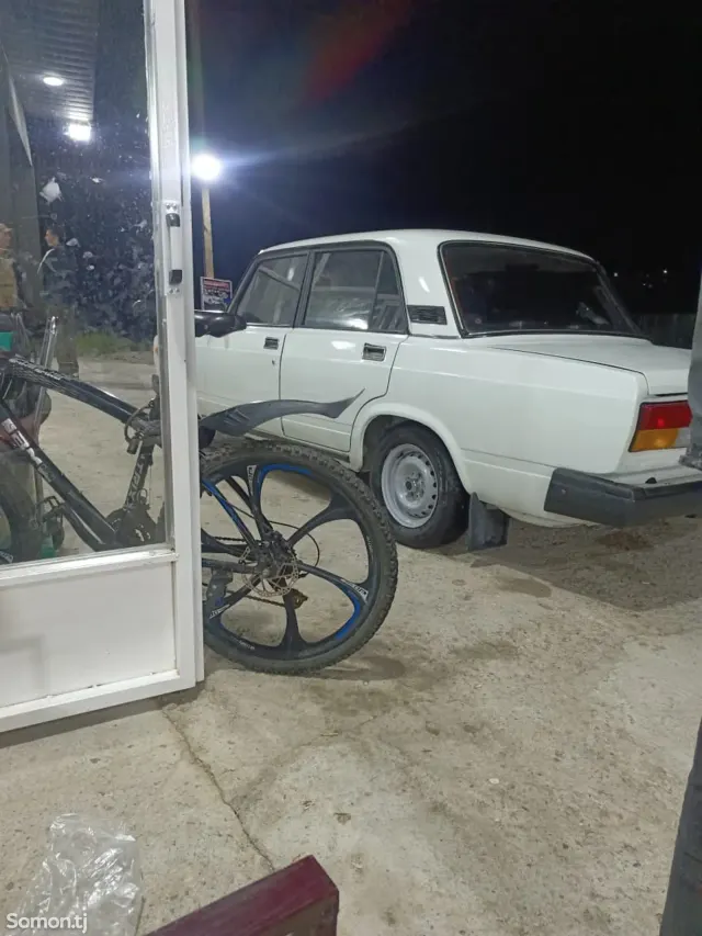 Lada (ВАЗ) 2107 2000 · 1.6 MT