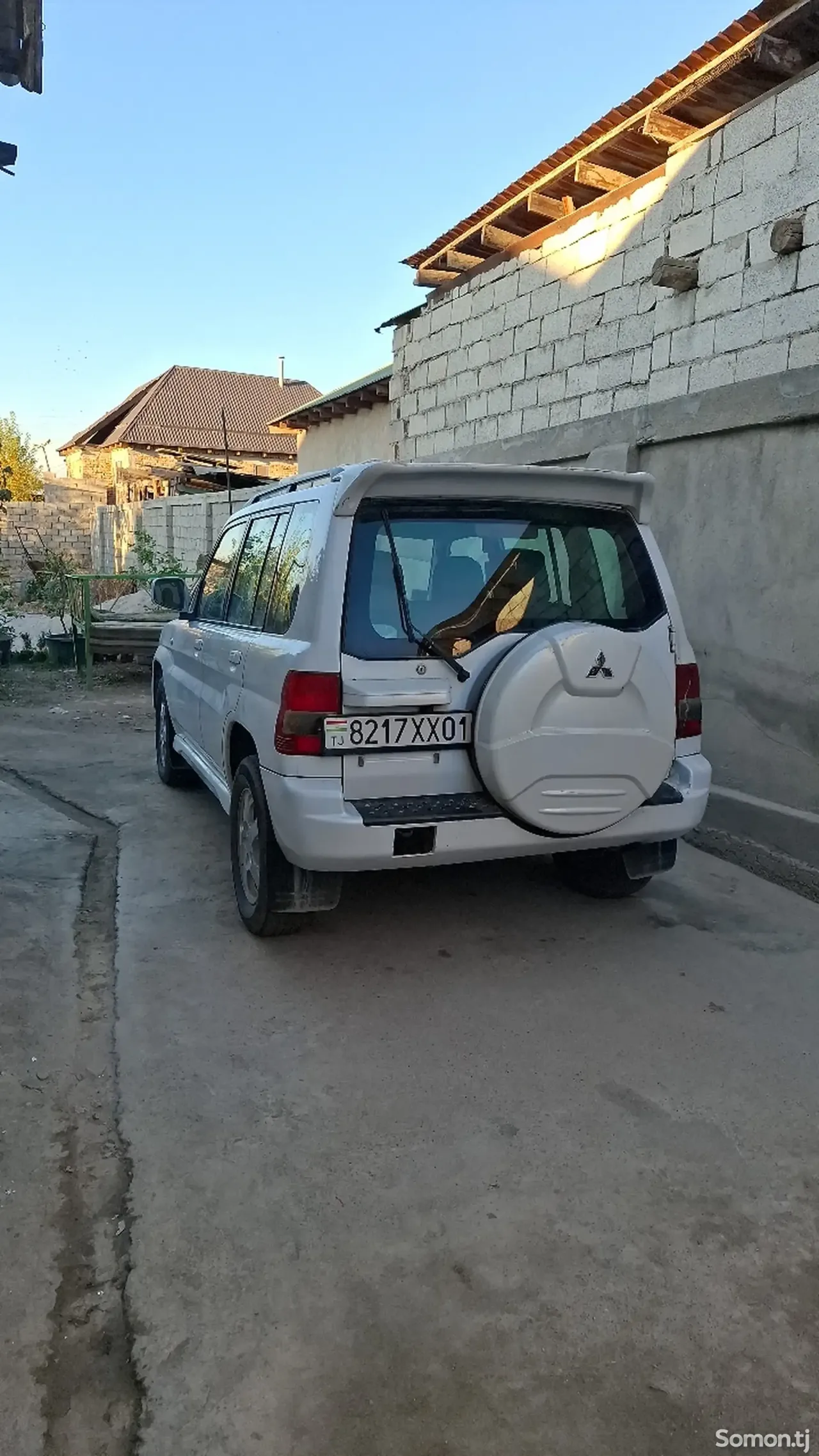 Mitsubishi Pajero iO 2003 · 2.0 AT
