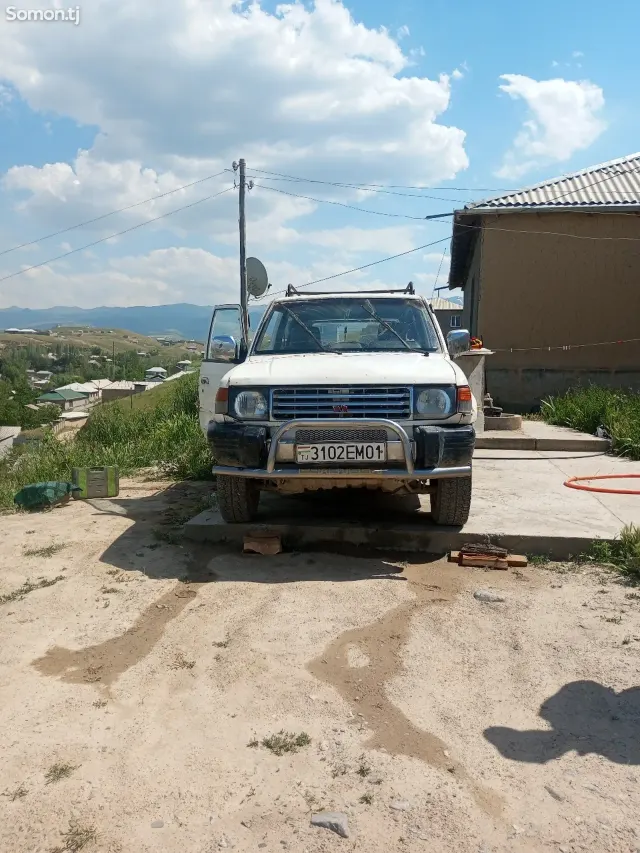 Mitsubishi Pajero 1997 · 2.5 MT