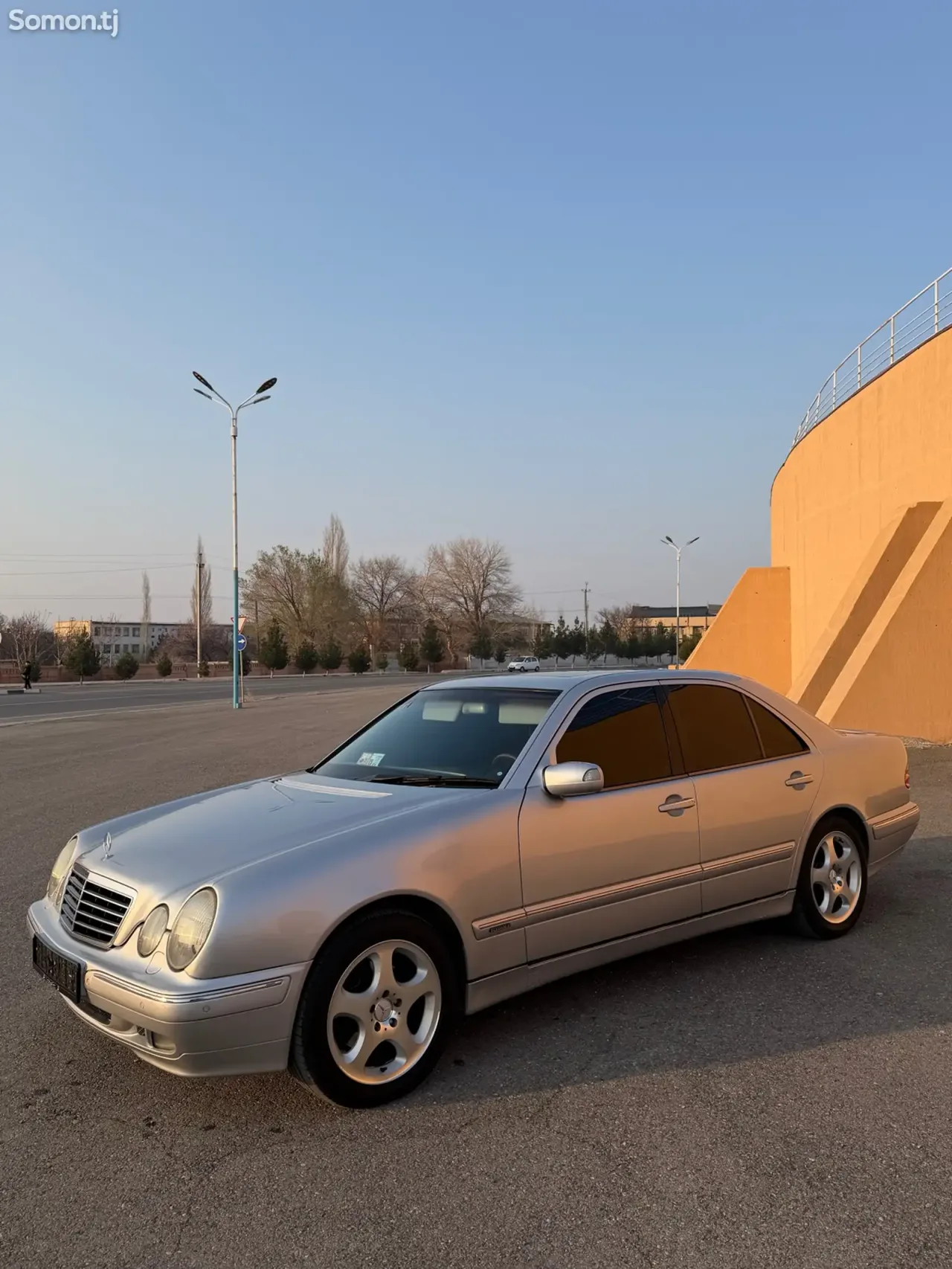 Mercedes-Benz E class 2000 · 3.2 AT