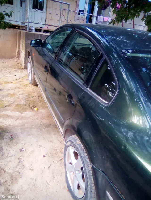 Volkswagen Passat 1998 · 1.6 MT
