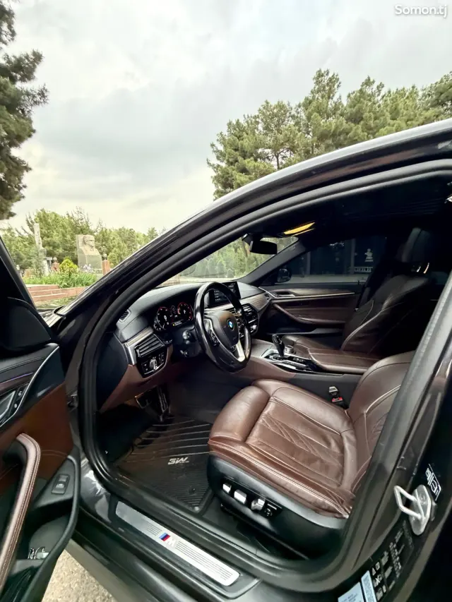 BMW 5 series 2017 · AT