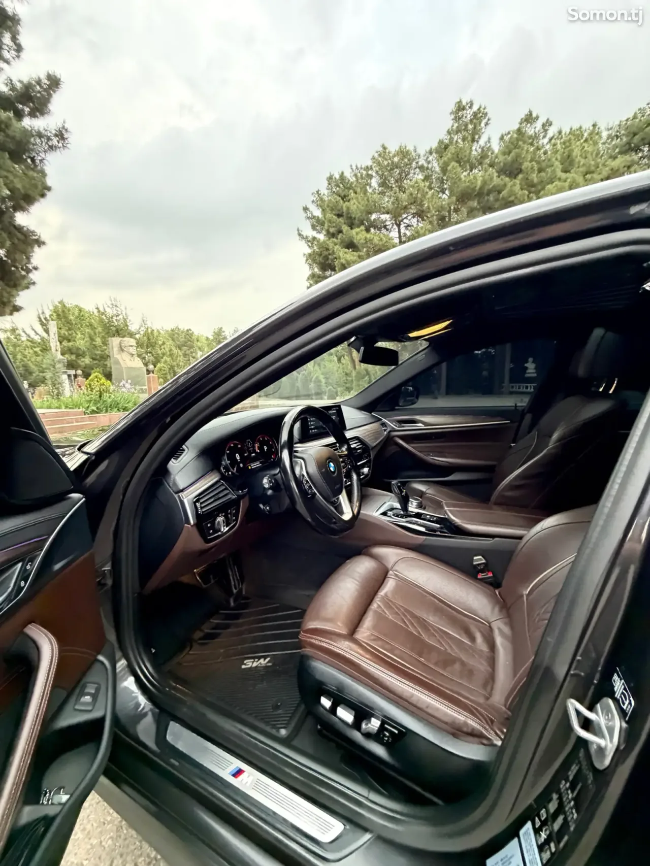 BMW 5 series 2017 · AT
