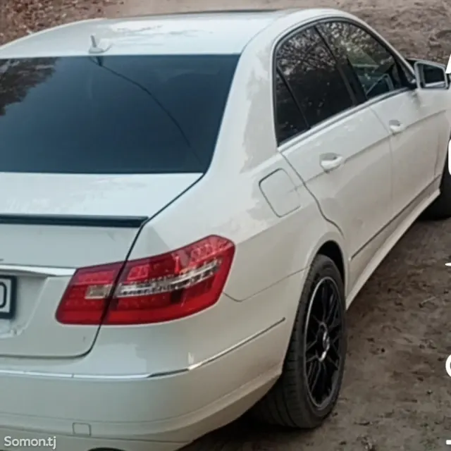 Mercedes-Benz E class 2011 · 3.5 AT