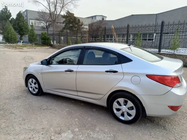 Hyundai Solaris 2015 · 1.6 AT