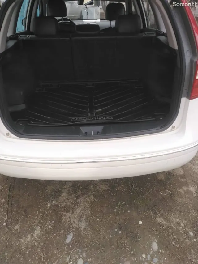Hyundai Terracan 2011 · 1.6 AT