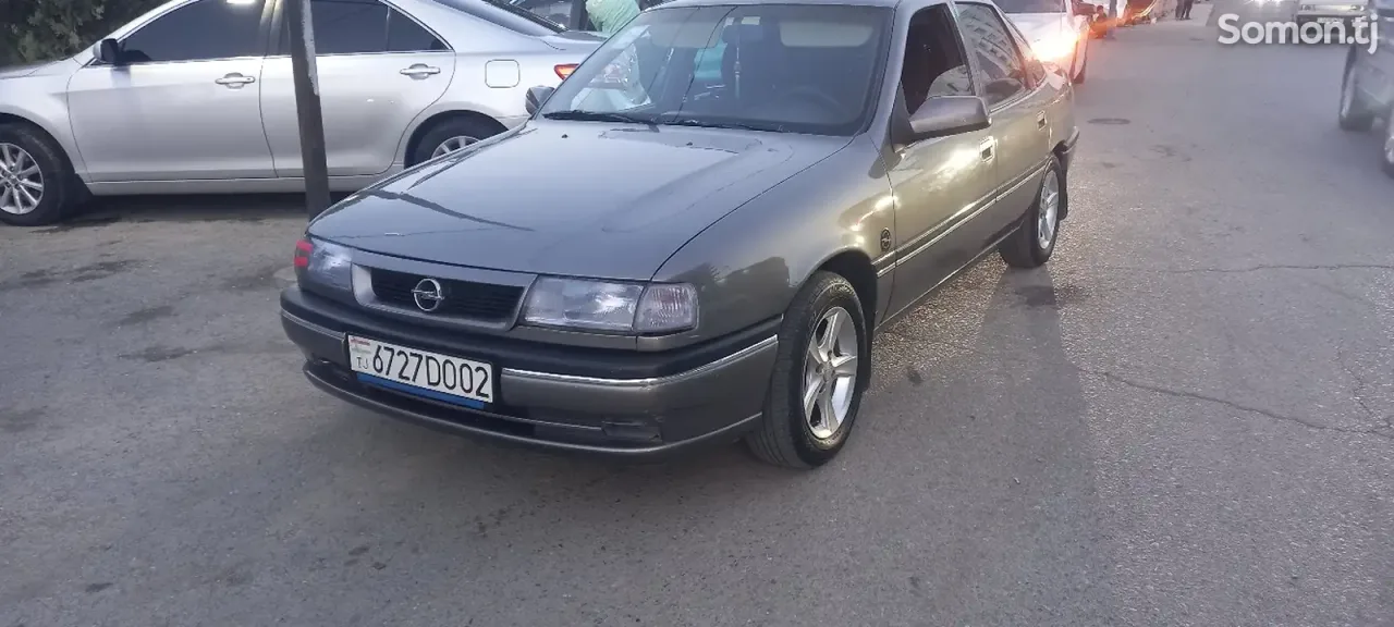 Opel Vectra A 1992 · 1.6 MT