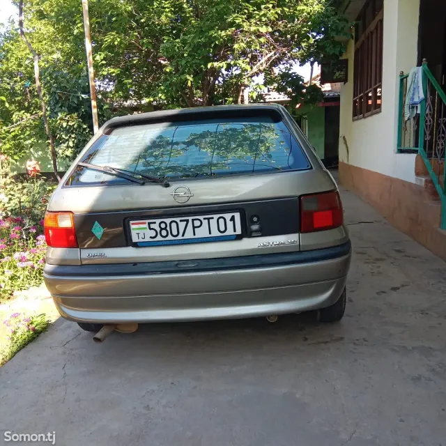 Opel Astra F 1996 · 1.6 MT