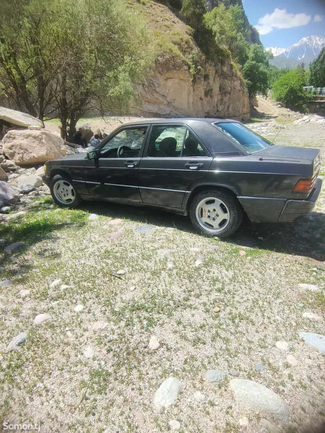 Mercedes-Benz W201 1993 · 1.8 MT