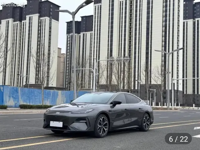 Geely Galaxy E8 2025 · 0.5 AT