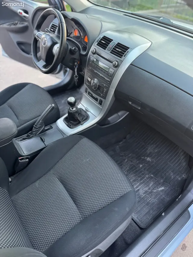 Toyota Corolla 2011 · 1.6 MT
