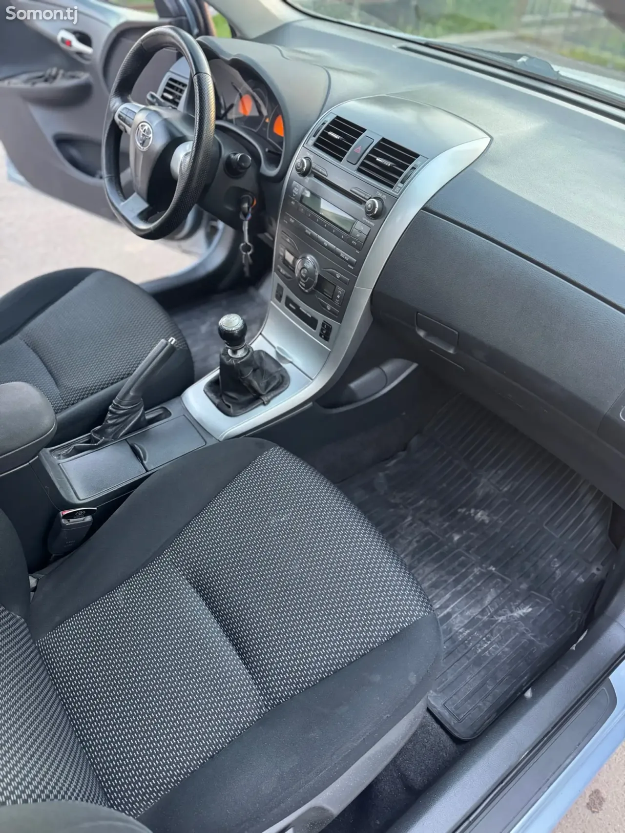 Toyota Corolla 2011 · 1.6 MT