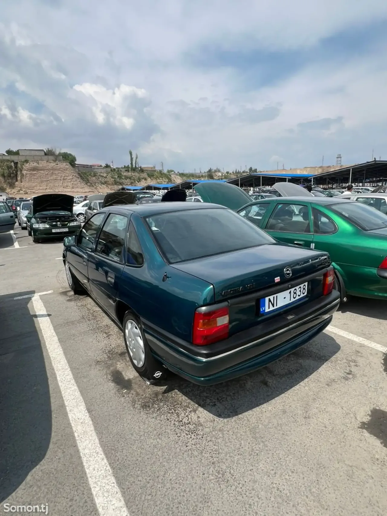 Opel Vectra A 1994 · 1.6 MT