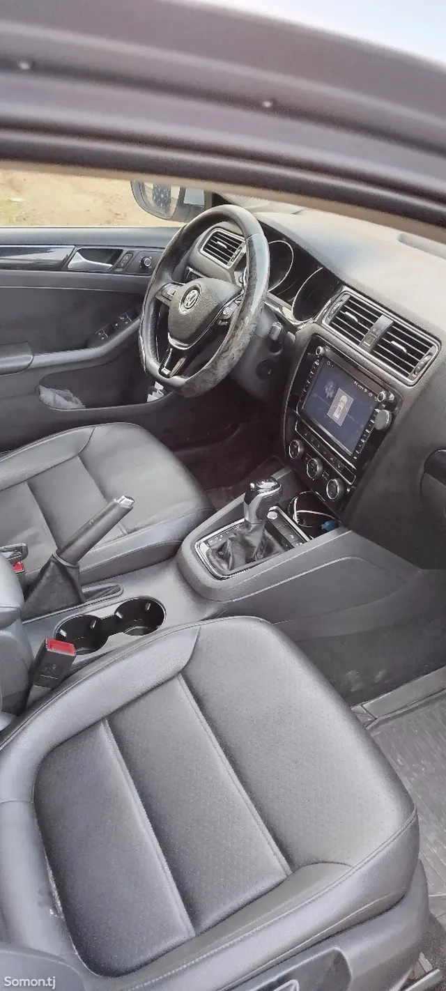Volkswagen Jetta 2014 · 2.0 AT
