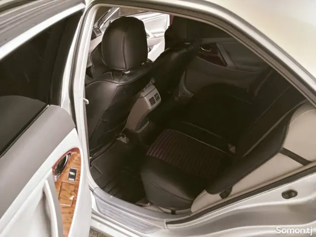 Toyota Camry 2010 · 2.4 AT