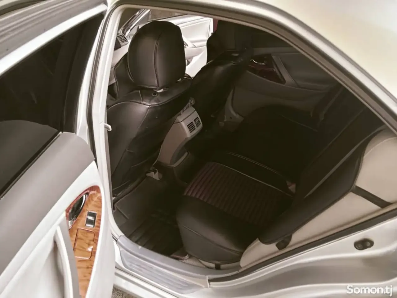 Toyota Camry 2010 · 2.4 AT