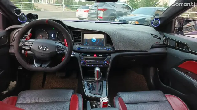 Hyundai Avante 2017 · 1.6 AT