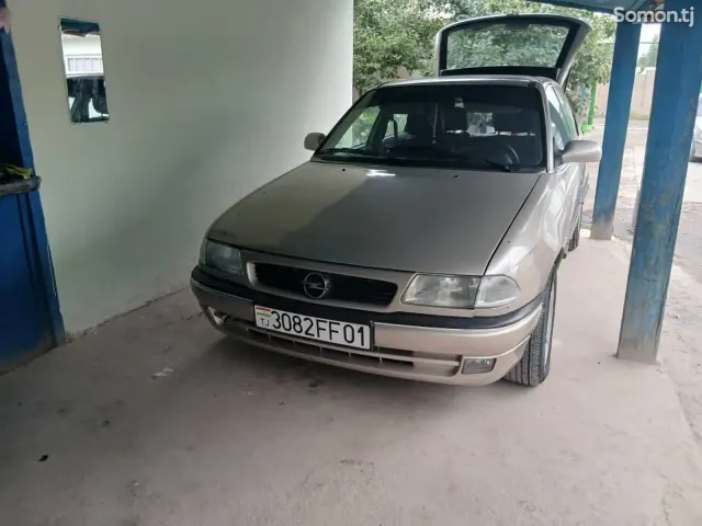 Opel Astra F 1996 · 1.6 MT