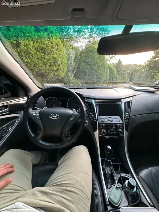 Hyundai Sonata 2012 · 2.0 AT