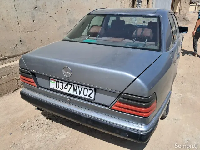 Mercedes-Benz W124 1991 · 2.2 MT