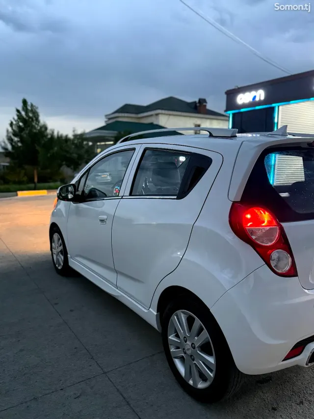 Chevrolet Spark 2014 · 1.2 AT