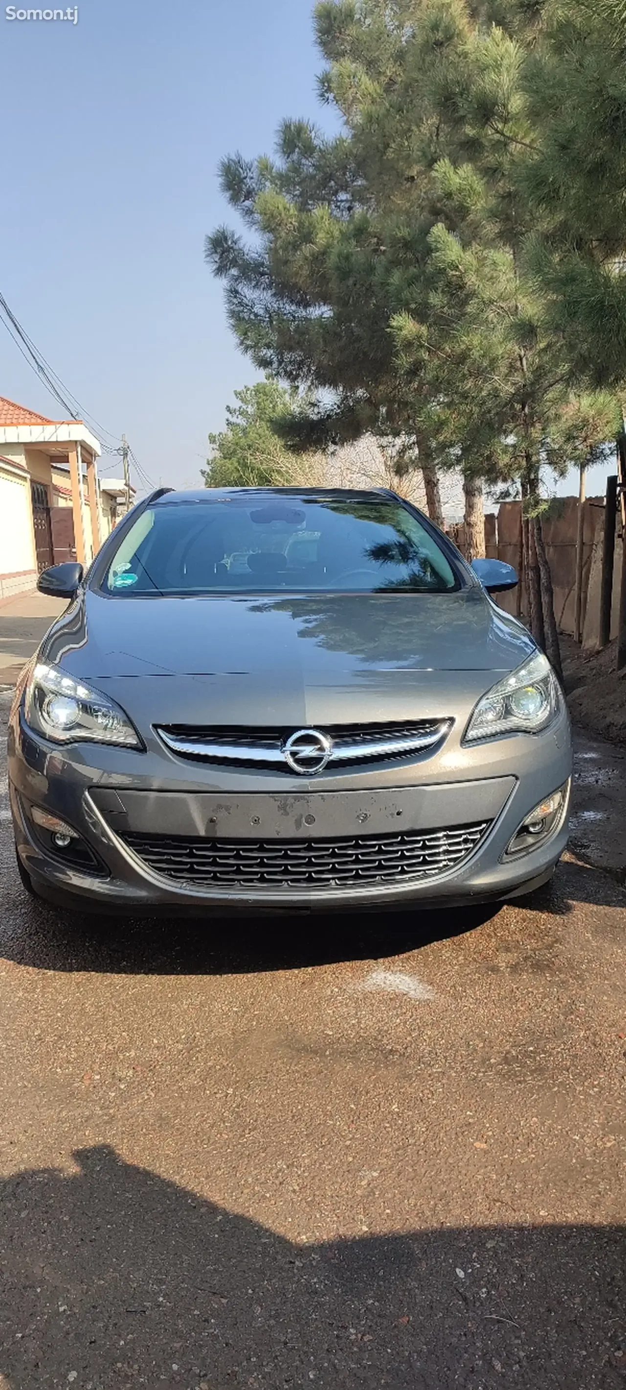 Opel Astra J 2014 · 1.6 MT