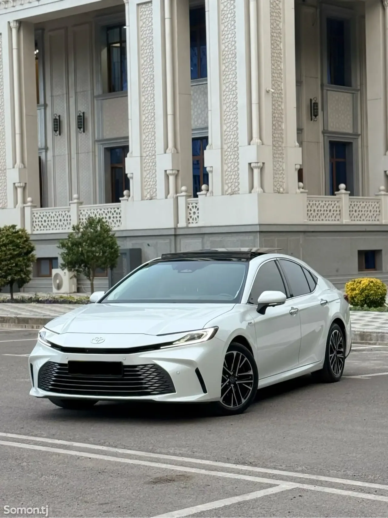 Toyota Camry 2025 · 2.5 AT