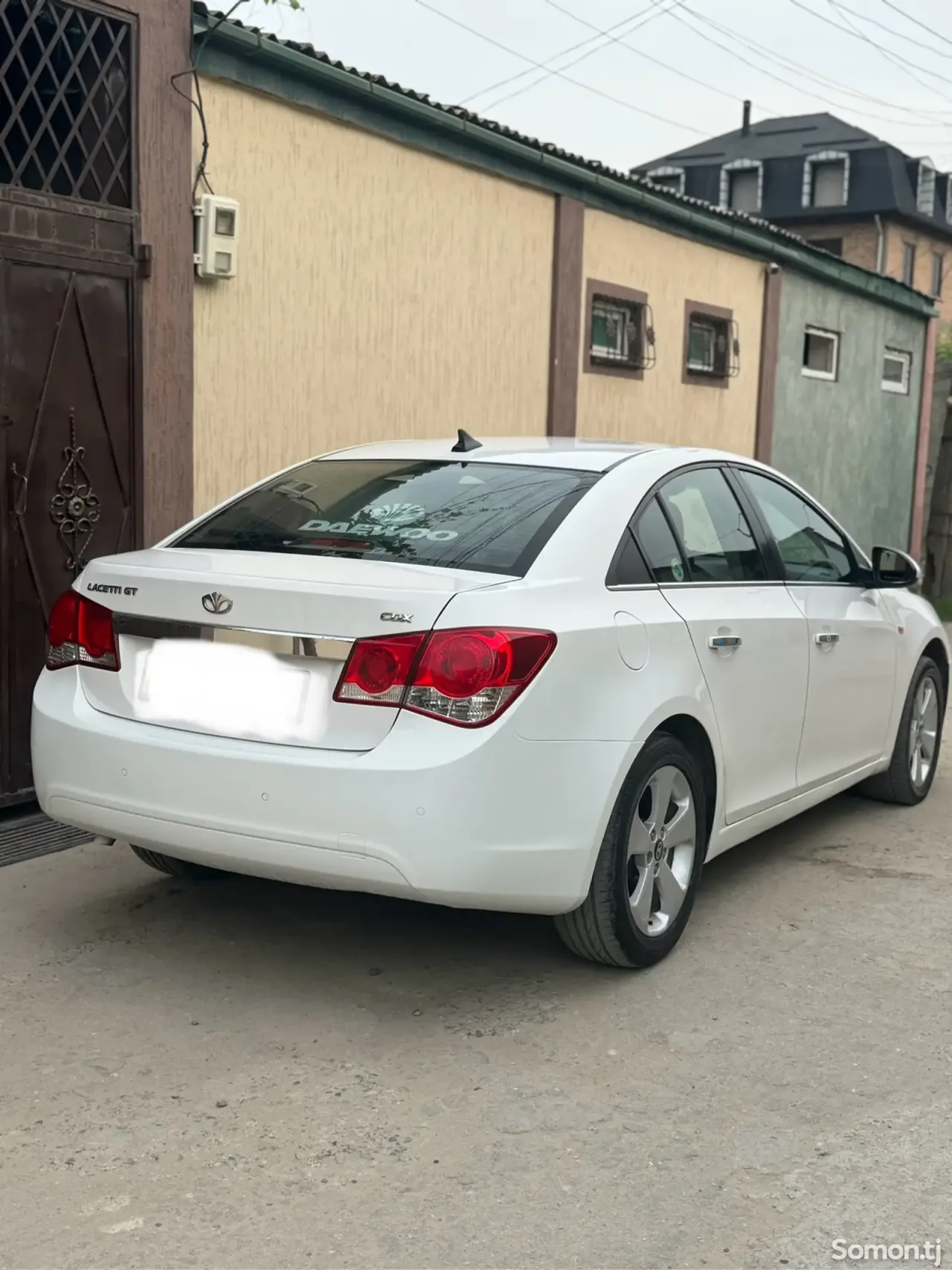 Chevrolet Cruze 2010 · 1.8 MT