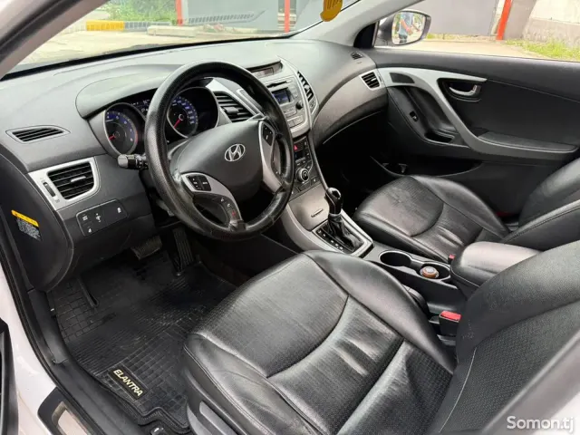 Hyundai Avante 2015 · 1.6 AT