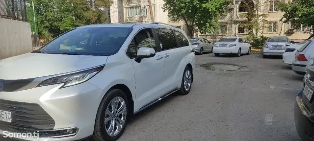 Toyota Sienna 2024 · 2.5 AT