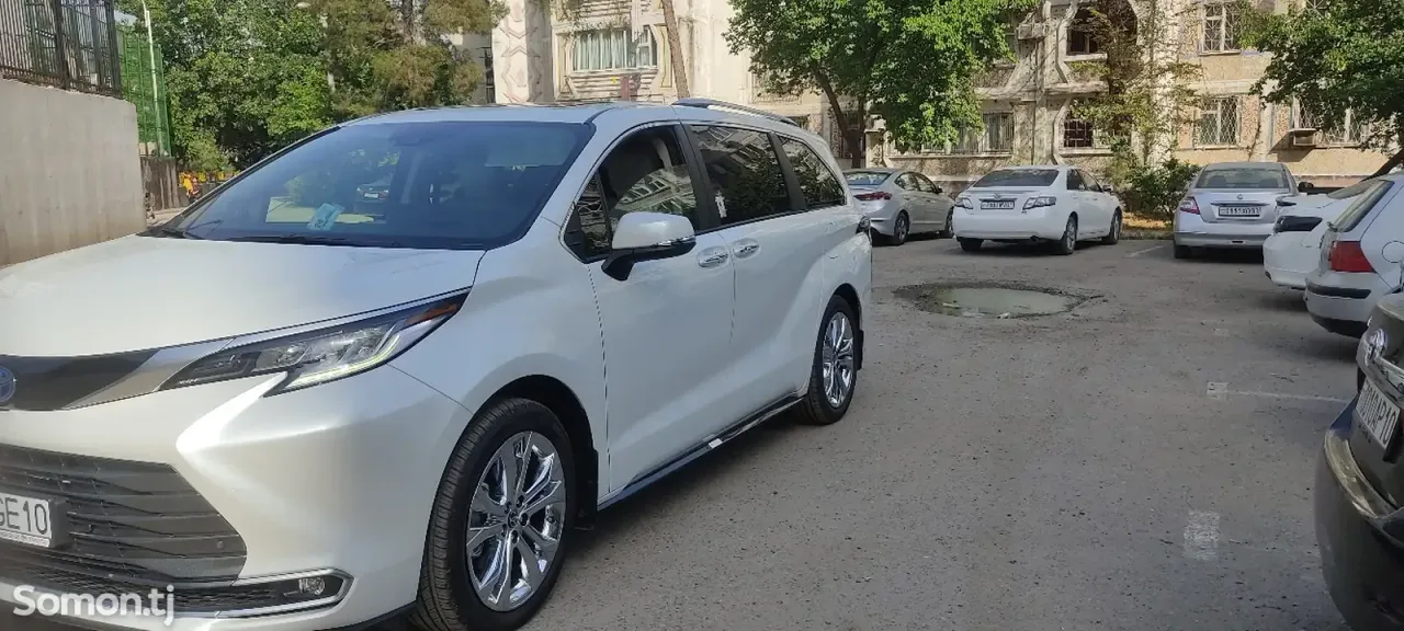 Toyota Sienna 2024 · 2.5 AT