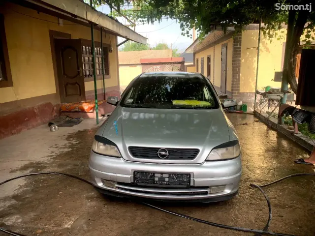 Opel Astra G 1998 · 1.6 MT