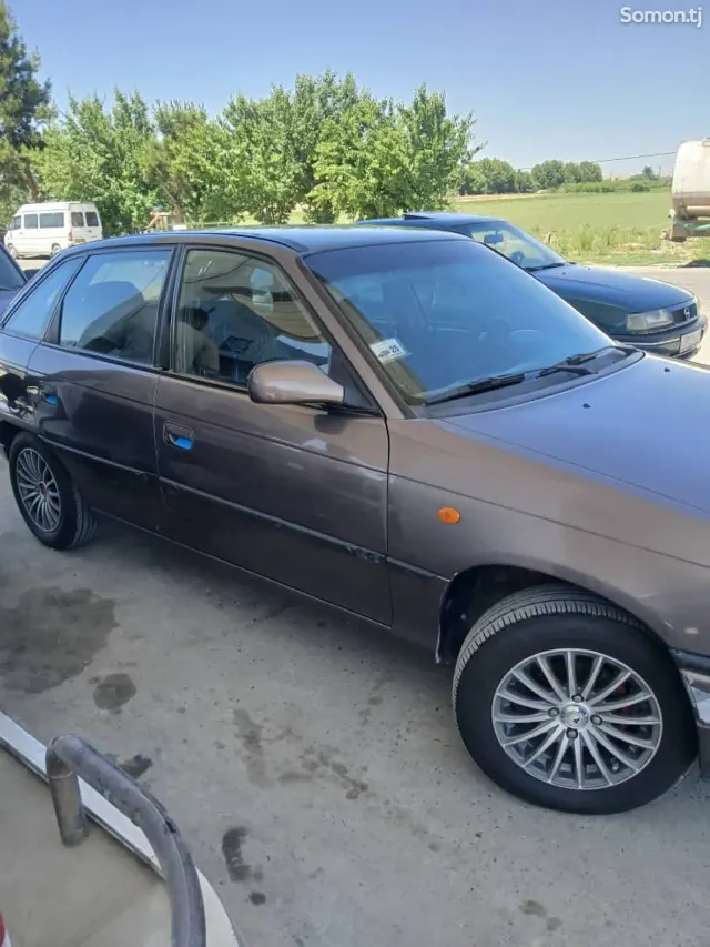 Opel Astra F 1998 · 1.6 MT