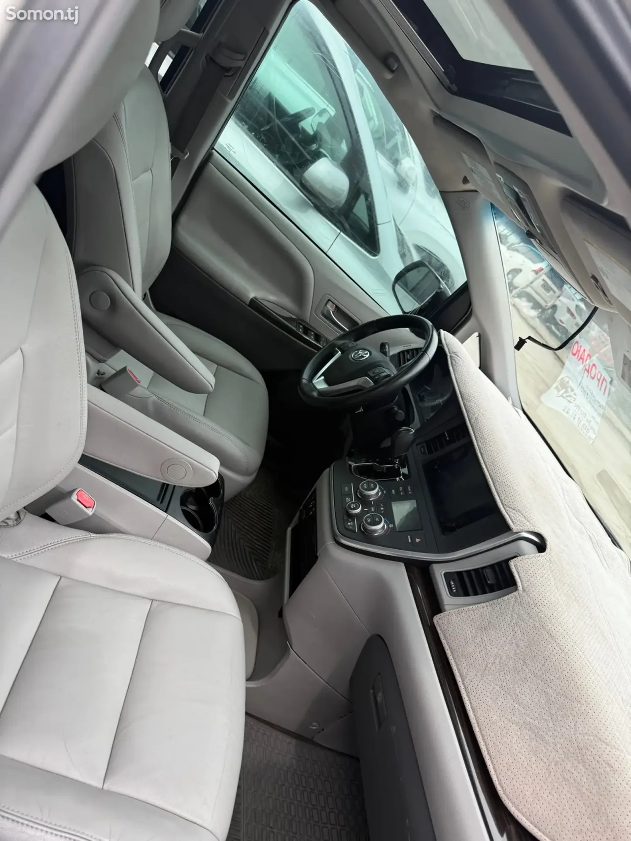 Toyota Sienna 2015 · 3.5 AT