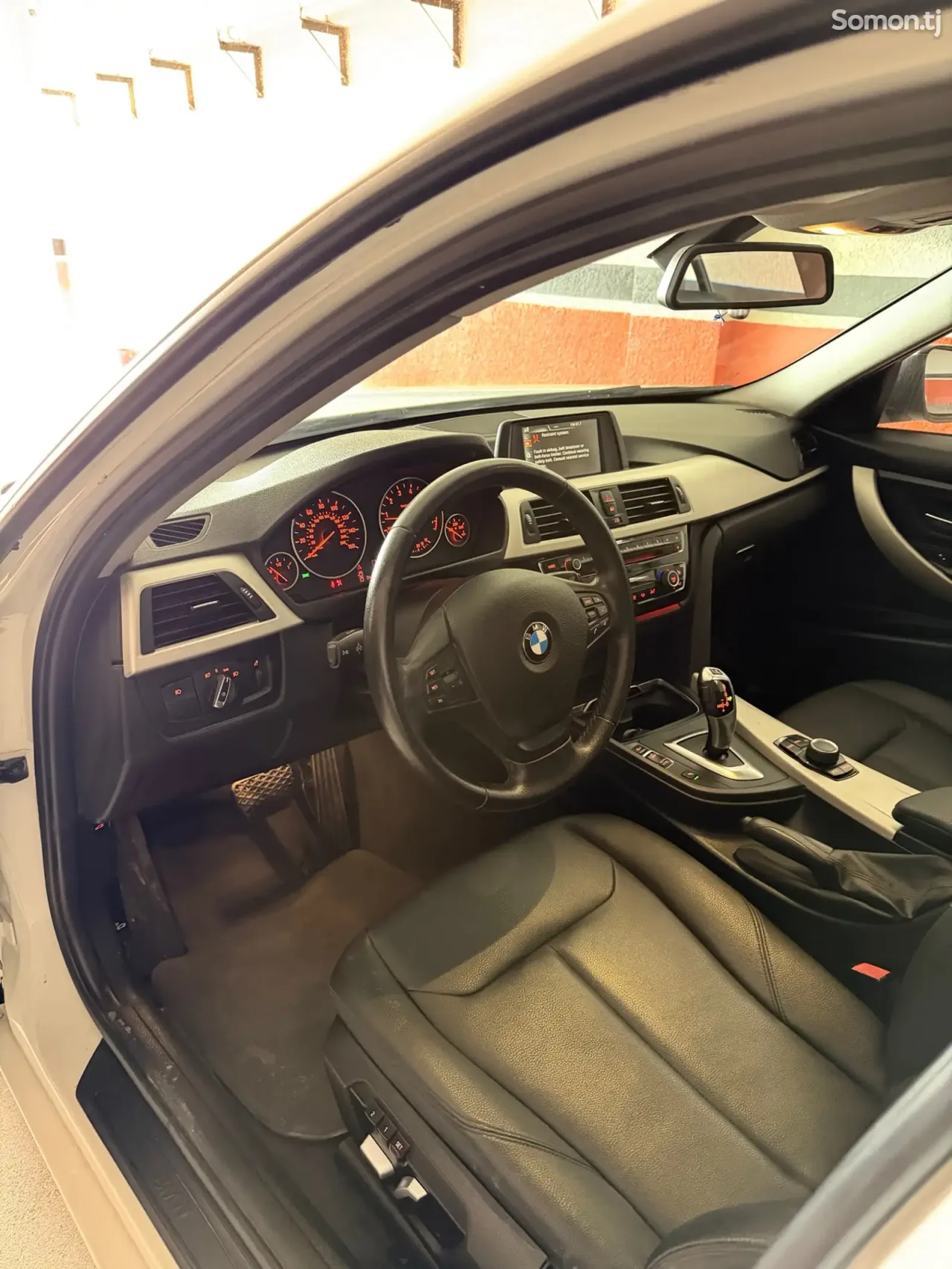 BMW 3 series 2016 · 2.0 AT
