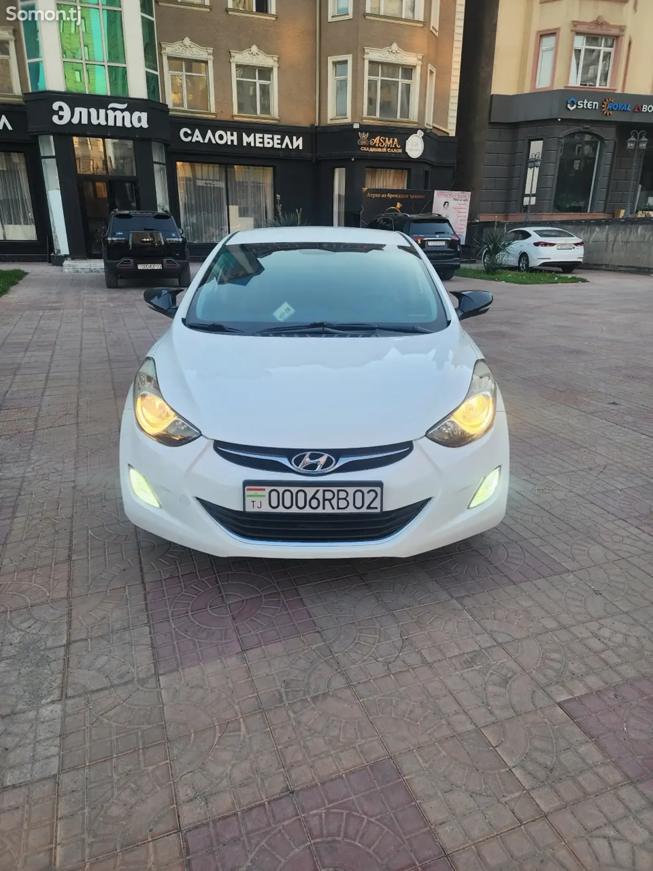 Hyundai Elantra 2012 · 1.6 AT