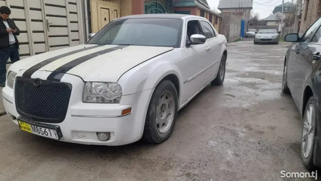 Chrysler 300C 2005 · AT
