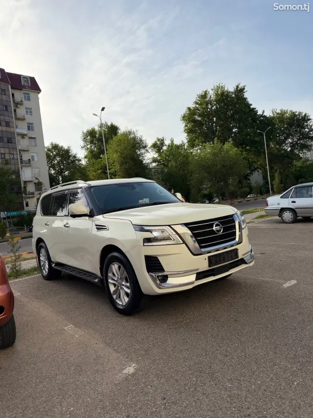 Nissan Patrol 2014 · 5.7 AT