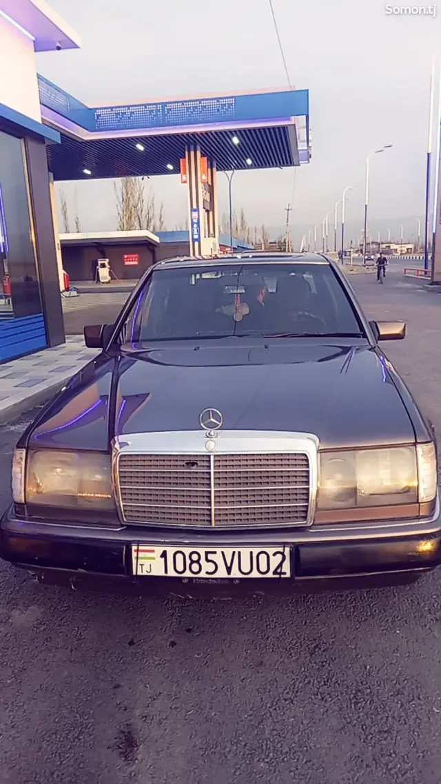 Mercedes-Benz W124 1991 · 2.0 MT