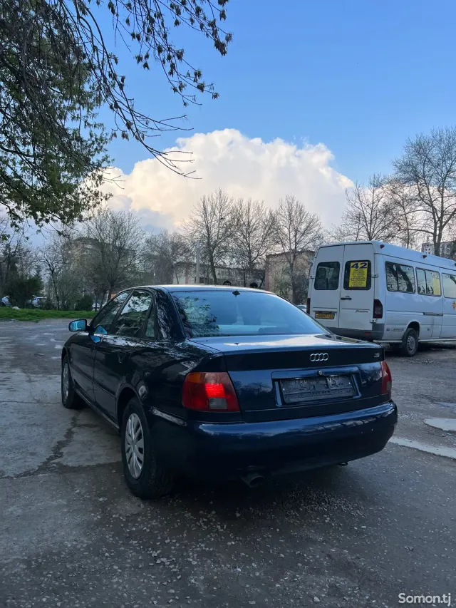 Audi A4 1996 · 2.0 MT