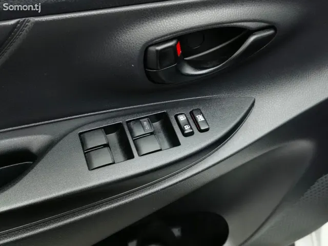 Toyota Yaris 2017 · AT