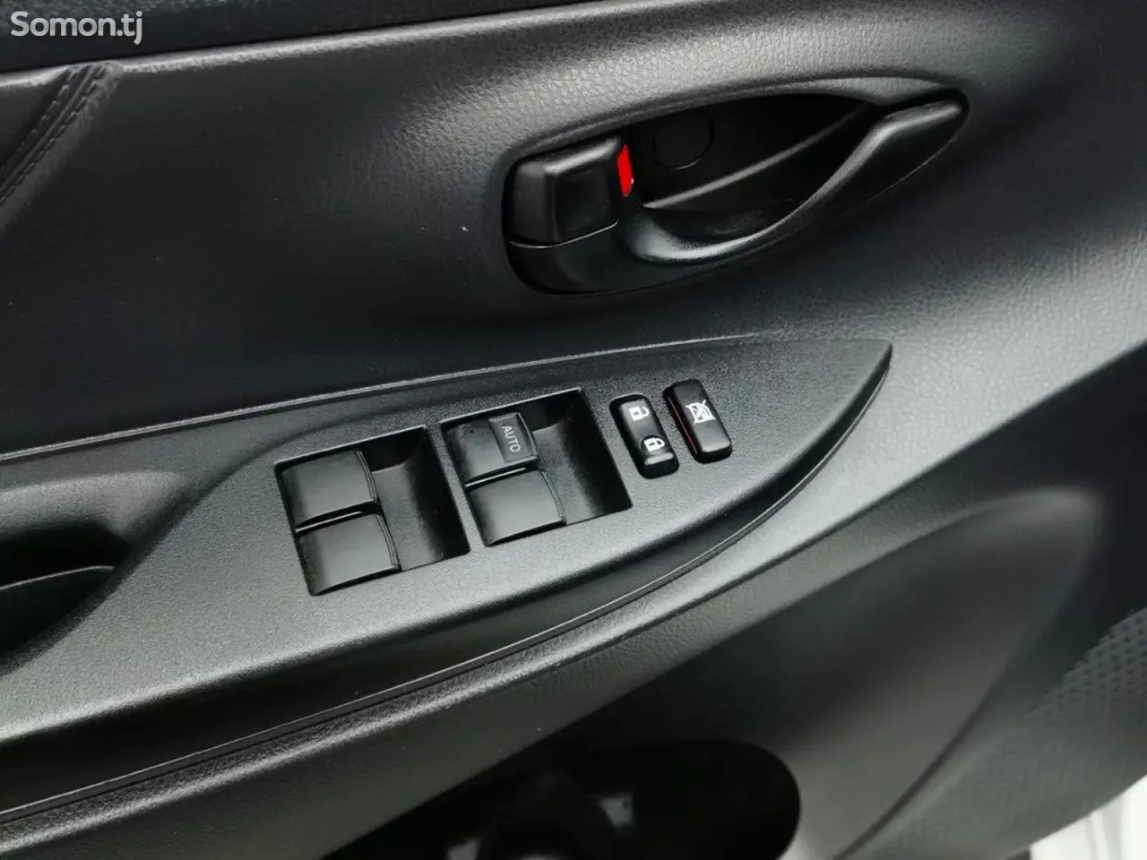 Toyota Yaris 2017 · AT