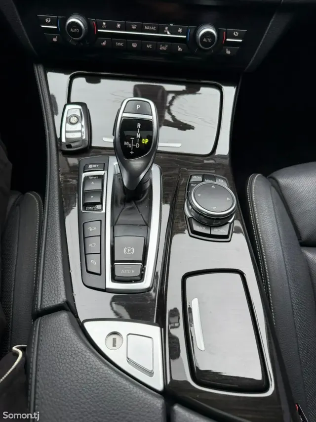BMW 5 series 2015 · 2.0 AT